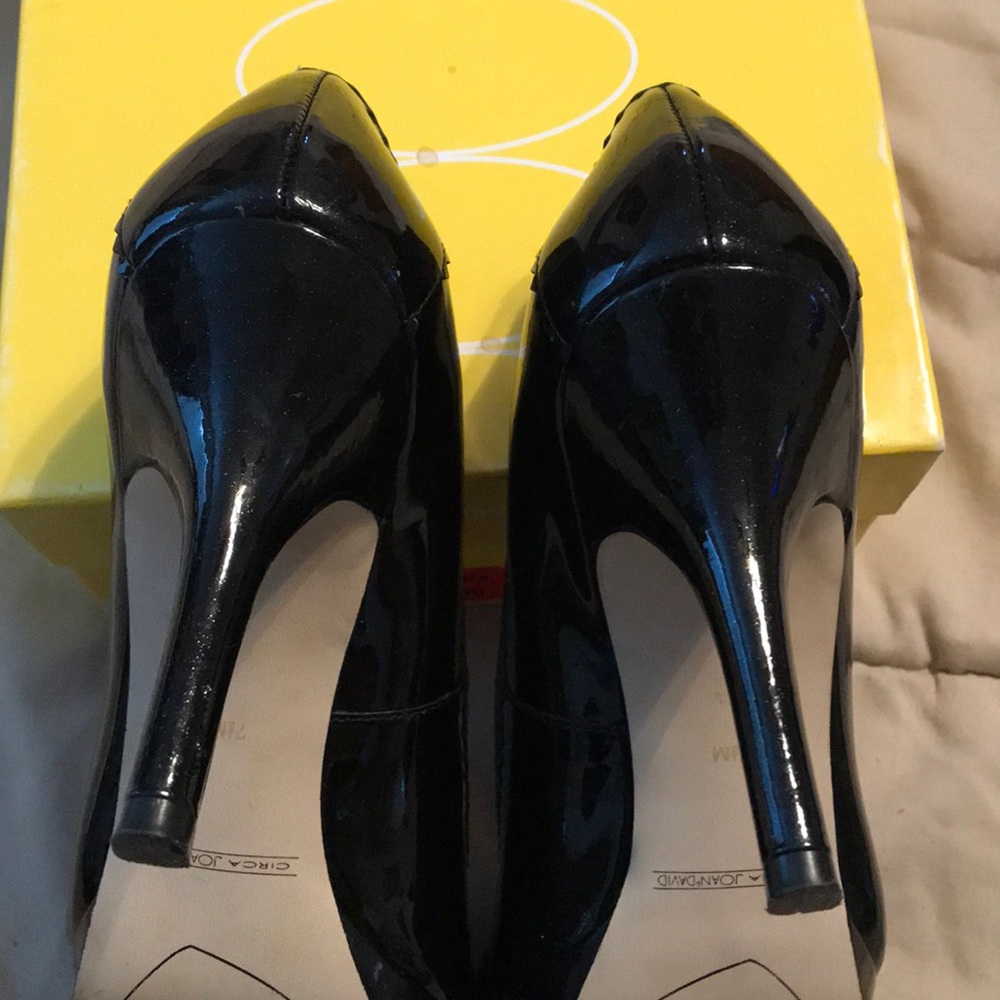 Joan & David Patent Leather Shoes - Picture 5 of 6